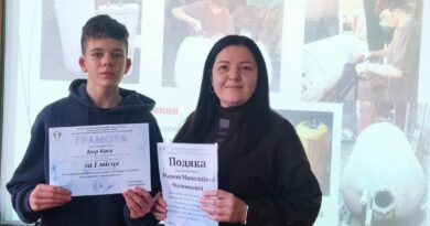 НОВИНИ ГРОМАД: ПЕРЕМОГА, ЩО ЗІГРІВАЄ ФРОНТ. УЧЕНЬ БЕССАРАБСЬКОГО ЛІЦЕЮ ЗДОБУВ ПЕРЕМОГУ У СІМЕЙНОМУ КОНКУРСІ НОВИНИ ГРОМАД: ПЕРЕМОГА, ЩО ЗІГРІВАЄ ФРОНТ. УЧЕНЬ БЕССАРАБСЬКОГО ЛІЦЕЮ ЗДОБУВ ПЕРЕМОГУ У СІМЕЙНОМУ КОНКУРСІ