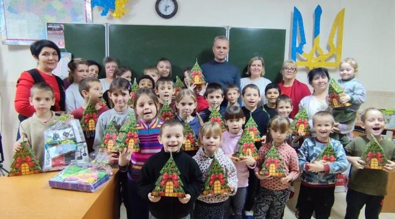 КЕРІВНИЦТВО БОЛГРАДСЬКОЇ РДА ПРИВІТАЛО ДІТЕЙ ЦЕНТРУ РЕАБІЛІТАЦІЇ ЗІ СВЯТОМ МИКОЛАЯ ТА ВРУЧИЛО ПОДАРУНКИ КЕРІВНИЦТВО БОЛГРАДСЬКОЇ РДА ПРИВІТАЛО ДІТЕЙ ЦЕНТРУ РЕАБІЛІТАЦІЇ ЗІ СВЯТОМ МИКОЛАЯ ТА ВРУЧИЛО ПОДАРУНКИ