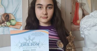 Минулого тижня були підбиті підсумки Першого відкритого конкурсу fashion-ілюстрації «Золотий манекен», що проходив у м. Чорноморськ на базі КЗ «Школа мистецтв ім. Л. М. Нагаєва».