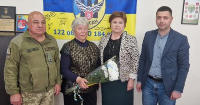 ГЕРОЇ ЖИВУТЬ, ДОКИ ЖИВЕ ПАМ’ЯТЬ ПРО НИХ: МАТЕРІ АНДРІЯ ОКУНЄВА ВРУЧЕНО ДЕРЖАВНУ НАГОРОДУ