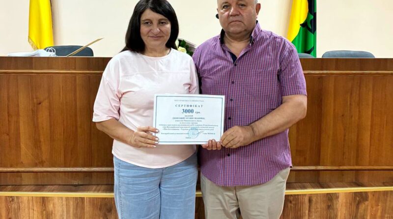 НОВИНИ ГРОМАД:  У БЕССАРАБСЬКІЙ СЕЛИЩНІЙ РАДІ ВІДЗНАЧИЛИ ПЕДАГОГІВ, ЯКІ ВИХОВУЮТЬ ПЕРЕМОЖЦІВ