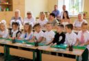 НОВИНИ ГРОМАД: У ТЕПЛИЦЬКІЙ ГРОМАДІ ПЕРШОКЛАСНИКИ ОТРИМАЛИ ПОДАРУНКИ ТА ТАЛАНОВИТА МОЛОДЬ ГРОШОВІ СЕРТИФІКАТИ ВІД СІЛЬСЬКОЇ РАДИ