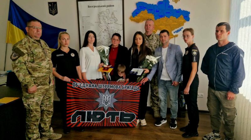 У БОЛГРАДІ РОДИНІ ЗАГИБЛОГО ПІДПОЛКОВНИКА ПОЛІЦІЇ ВЛАДИСЛАВА БУЮКЛІ ВРУЧИЛИ ДЕРЖАВНІ НАГОРОДИ